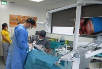 Implantati zobni vsadki operacija v zivo 1